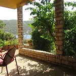 Mala Kuca Kraj Mora * Grebaštica