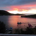 Mala Kuca Kraj Mora