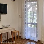 Mala Kuca Kraj Mora * Grebaštica