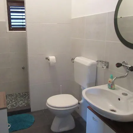 Mala Kuca Kraj Mora Apartamento Grebaštica