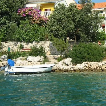 Mala Kuca Kraj Mora * Grebaštica