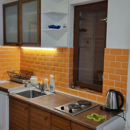 Mala Kuca Kraj Mora Apartamento *