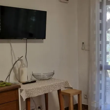 Mala Kuca Kraj Mora *