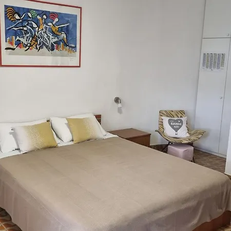 Mala Kuca Kraj Mora * Grebaštica