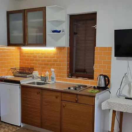 Mala Kuca Kraj Mora Apartamento
