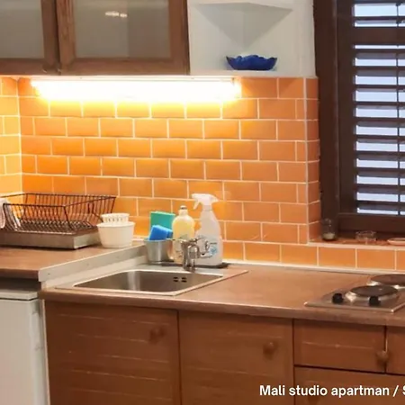 Mala Kuca Kraj Mora * Grebaštica