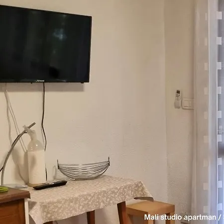 Mala Kuca Kraj Mora *