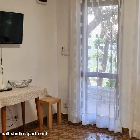 Mala Kuca Kraj Mora * Grebaštica