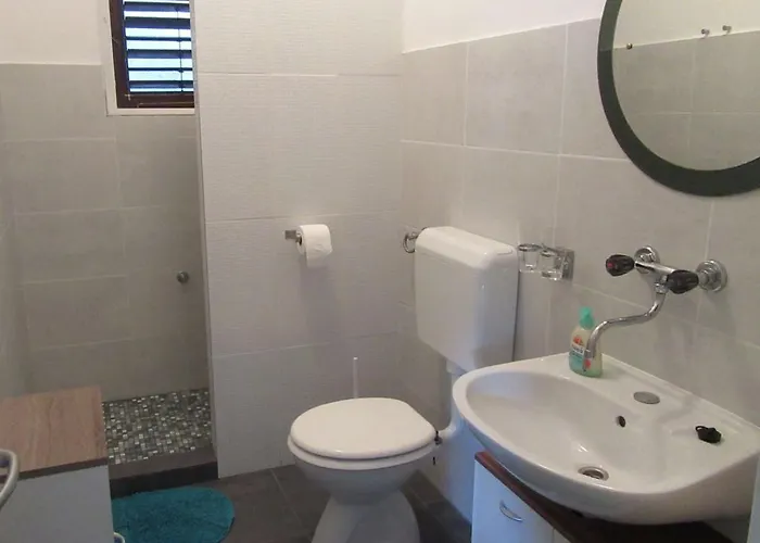 Mala Kuca Kraj Mora Apartment Grebaštica