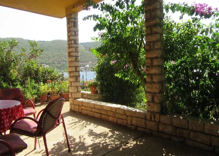 Mala Kuca Kraj Mora * Grebaštica