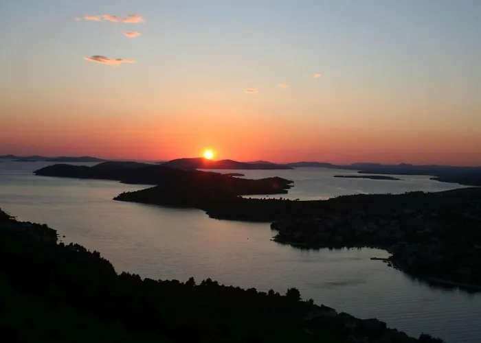 Mala Kuca Kraj Mora Apartmán *