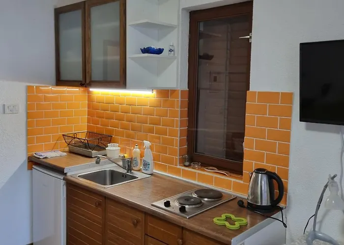 Mala Kuca Kraj Mora Apartment *
