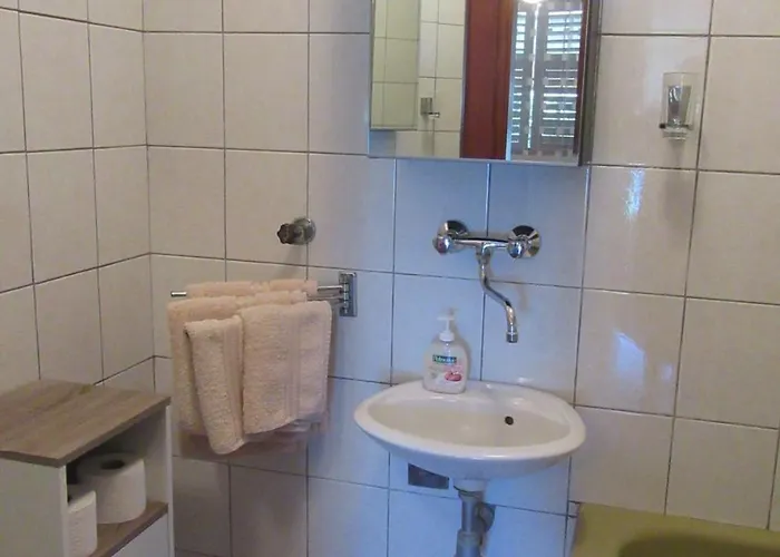 Apartment Mala Kuca Kraj Mora Grebaštica