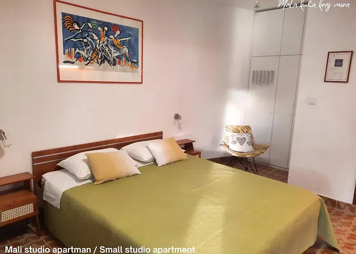 Mala Kuca Kraj Mora Apartment Grebaštica