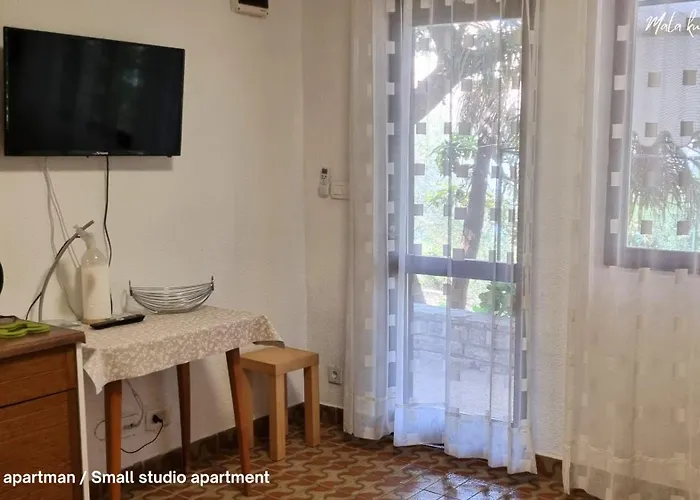 Mala Kuca Kraj Mora * Grebaštica